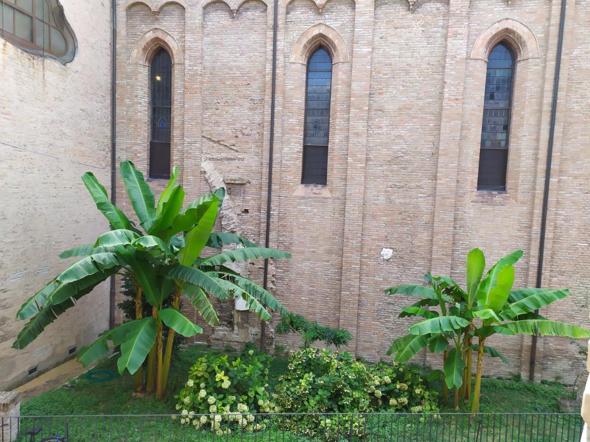 לינה וארוחת בוקר צ'זנה Il Duomo מראה חיצוני תמונה